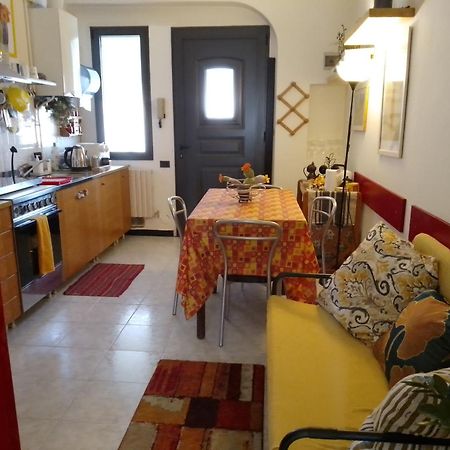Casa Vacanza La Scaletta 카프리아테 산 제르바시오 외부 사진