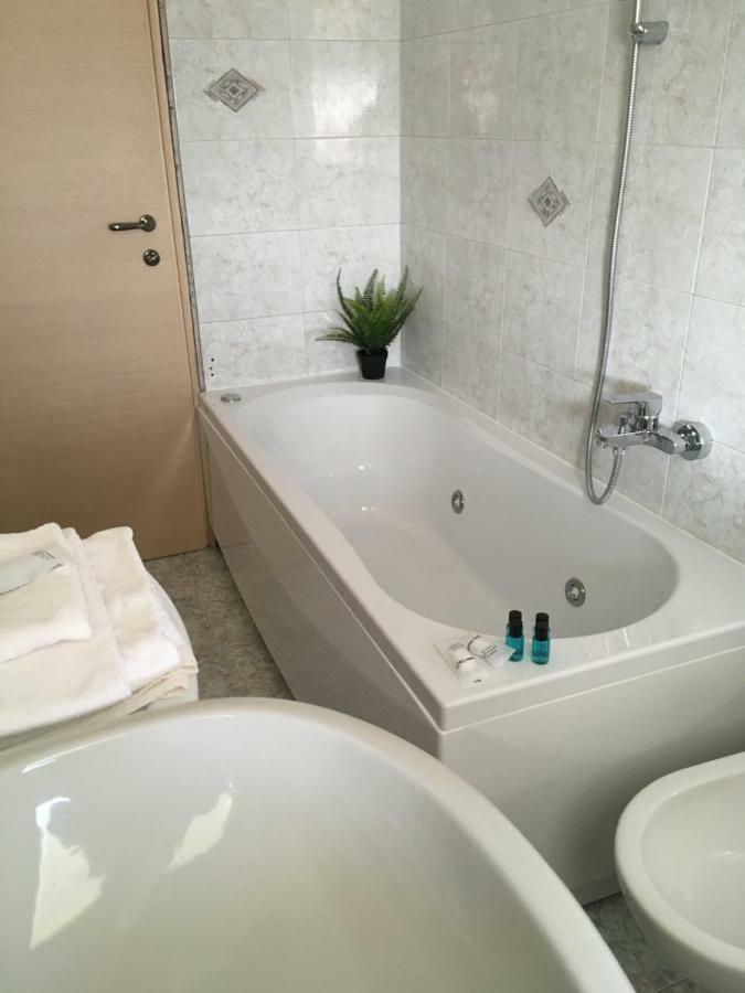 Casa Vacanza La Scaletta 카프리아테 산 제르바시오 외부 사진
